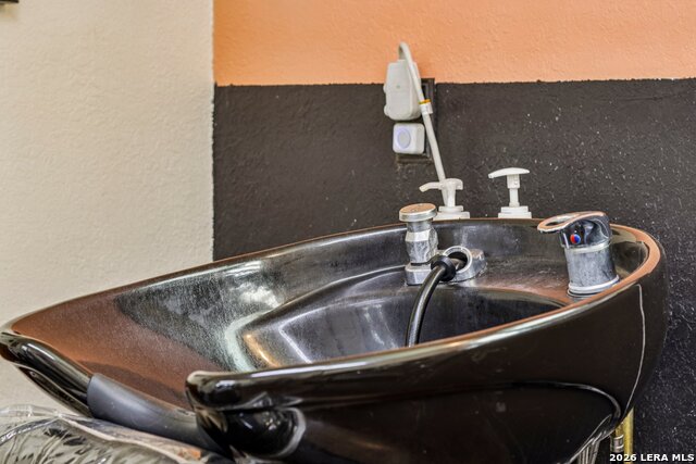 Listing photo id 21 for 102 Lady Badger