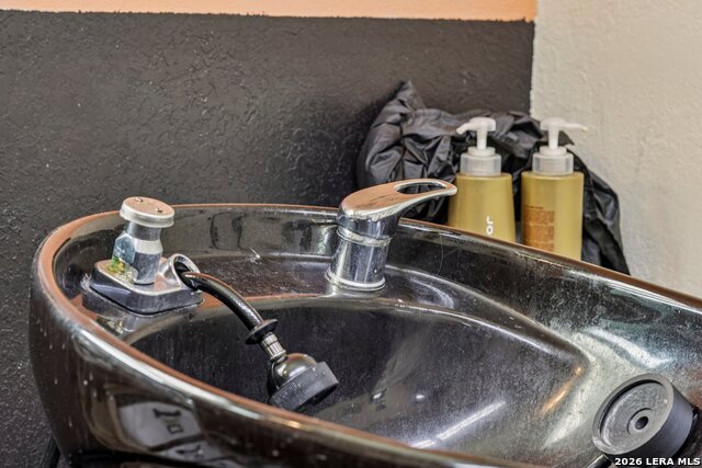 Listing photo id 22 for 102 Lady Badger