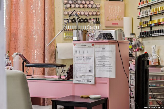 Listing photo id 34 for 102 Lady Badger