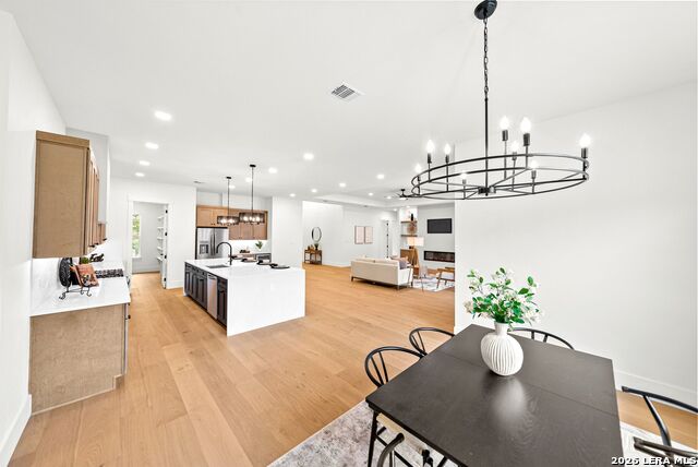 Image 14 of 49 For 728 Mountain Creek Trail