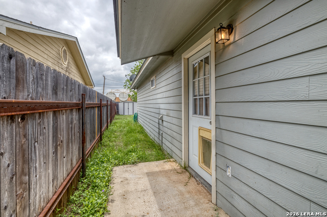 Image 21 of 34 For 411 Calera W