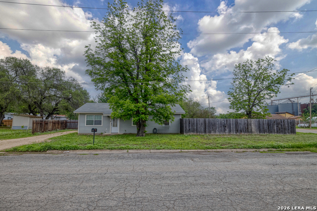 Image 4 of 34 For 411 Calera W