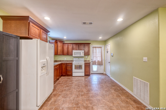 Image 8 of 34 For 411 Calera W