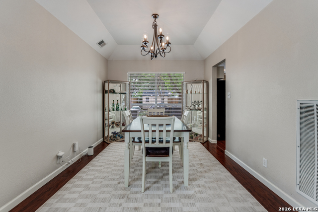 Listing photo id 8 for 2310 Oak Castle