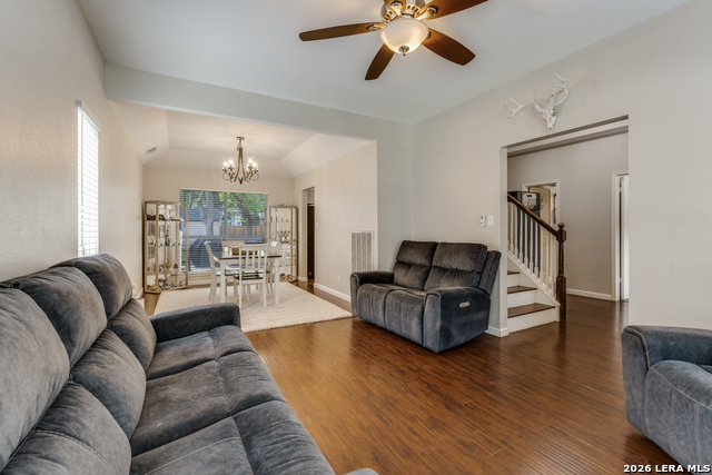 Listing photo id 9 for 2310 Oak Castle