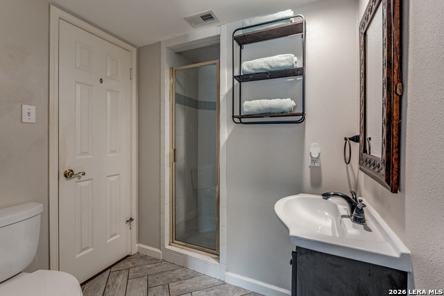 Listing photo id 12 for 2310 Oak Castle