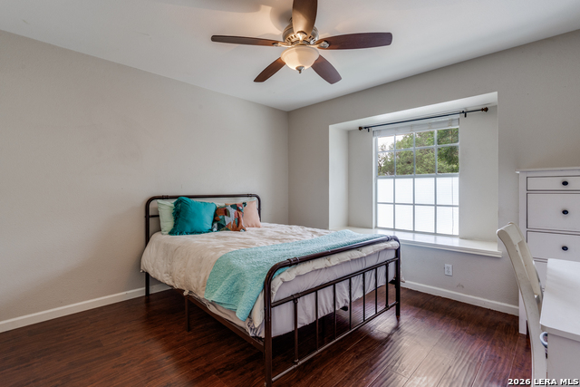 Listing photo id 14 for 2310 Oak Castle