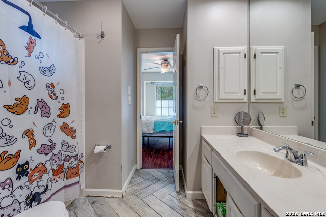 Listing photo id 15 for 2310 Oak Castle