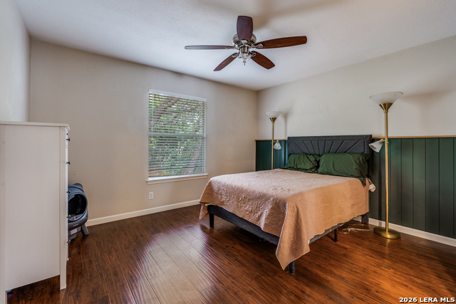 Listing photo id 16 for 2310 Oak Castle