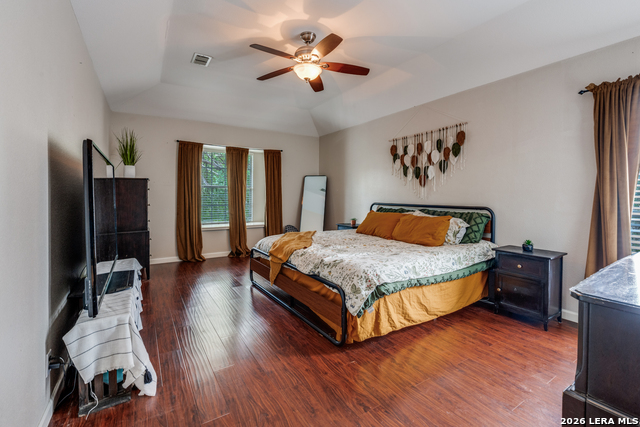 Listing photo id 17 for 2310 Oak Castle