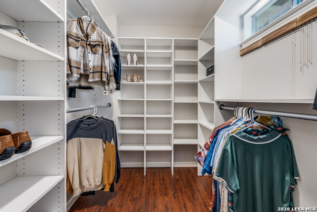 Listing photo id 19 for 2310 Oak Castle