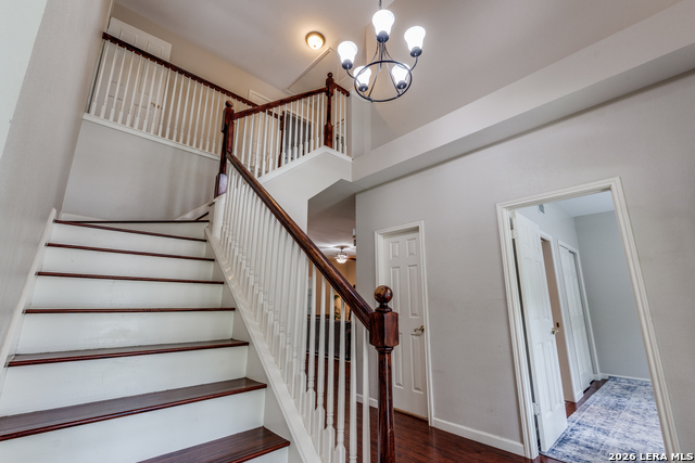 Listing photo id 2 for 2310 Oak Castle