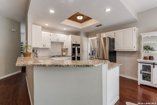 Listing photo id 5 for 2310 Oak Castle