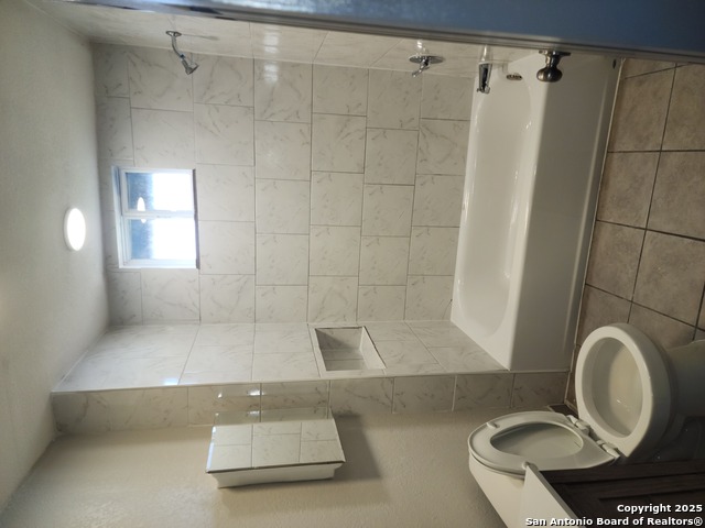 Image 15 of 16 For 20335 Campbellton Rd