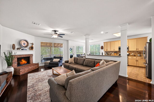 Image 9 of 36 For 2202 Encino Dew