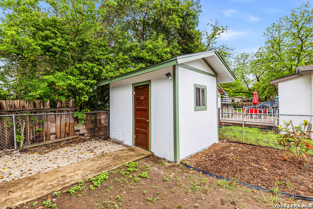 Image 22 of 25 For 628 Fleming St