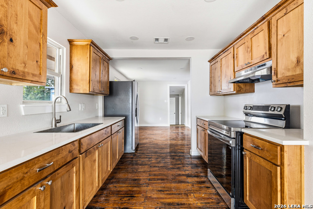 Image 3 of 25 For 628 Fleming St