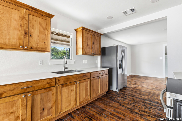 Image 4 of 25 For 628 Fleming St