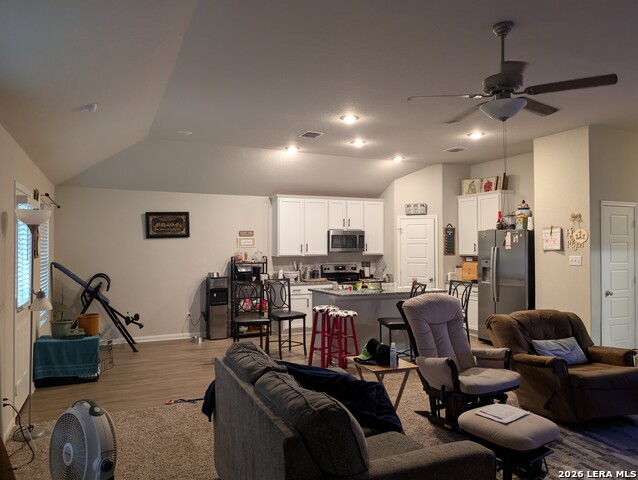 Image 19 of 26 For 7038 Emerald