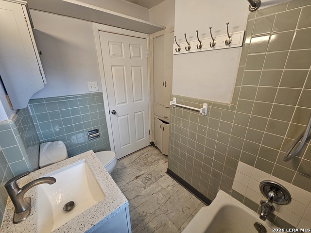 Image 16 of 17 For 235 Sunnyland  237