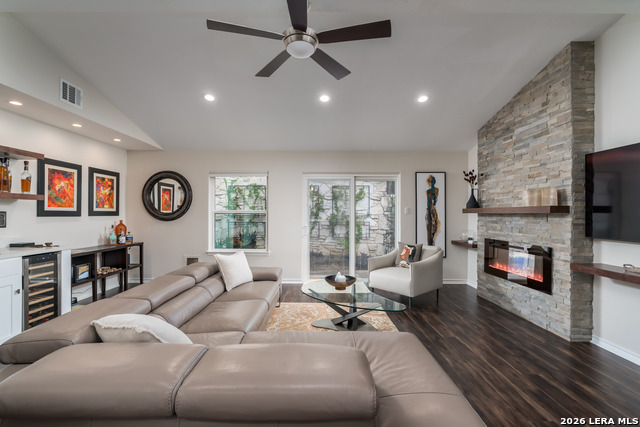 Image 10 of 44 For 16930 Summer Creek Dr