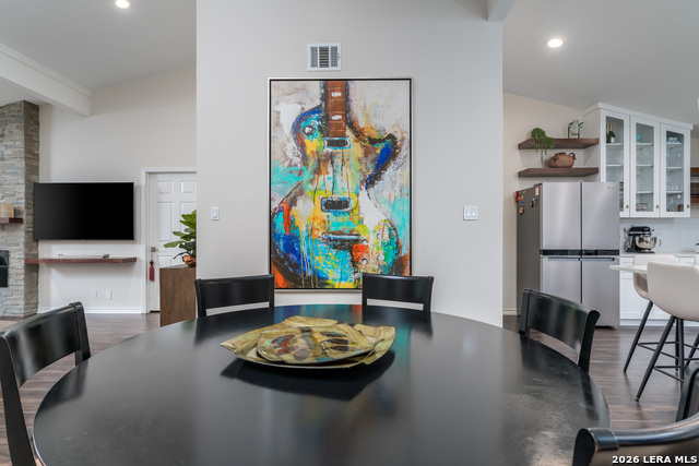 Image 16 of 44 For 16930 Summer Creek Dr