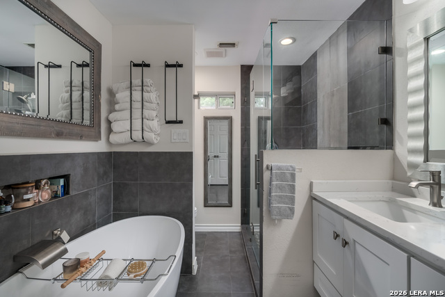 Image 20 of 44 For 16930 Summer Creek Dr