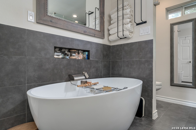 Image 21 of 44 For 16930 Summer Creek Dr