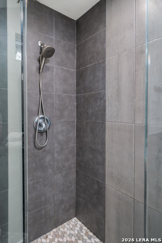 Image 22 of 44 For 16930 Summer Creek Dr