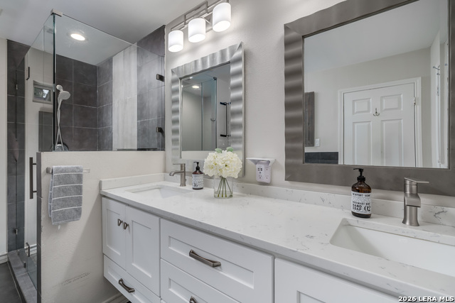 Image 23 of 44 For 16930 Summer Creek Dr