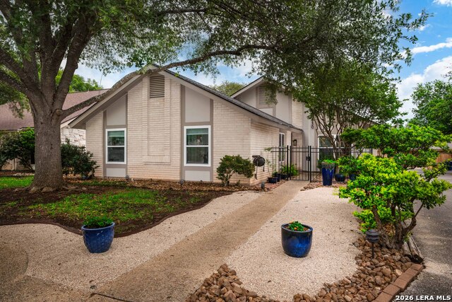 Image 3 of 44 For 16930 Summer Creek Dr