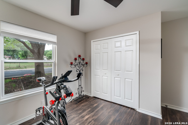 Image 31 of 44 For 16930 Summer Creek Dr