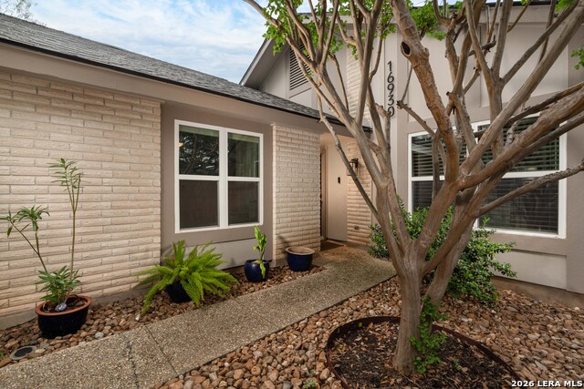 Image 5 of 44 For 16930 Summer Creek Dr