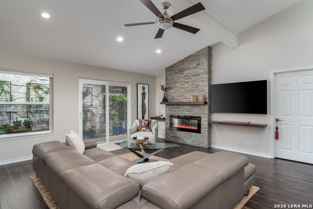 Image 6 of 44 For 16930 Summer Creek Dr