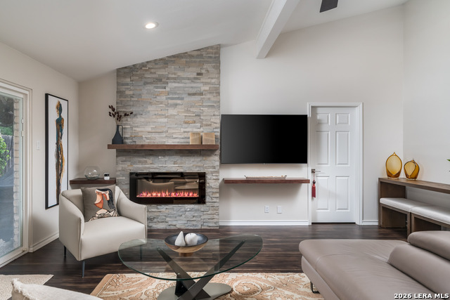 Image 7 of 44 For 16930 Summer Creek Dr