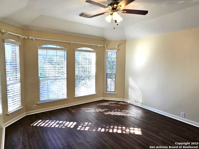 Image 32 of 37 For 1507 Lookout Pt