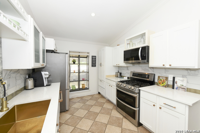 Image 11 of 39 For 8702 Collingwood