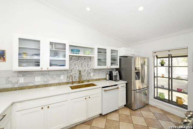 Image 12 of 39 For 8702 Collingwood