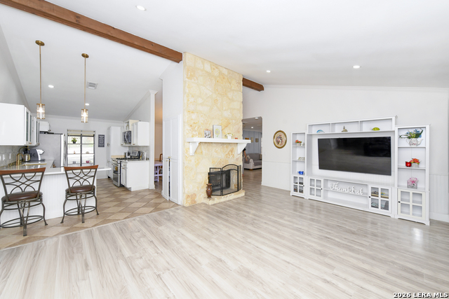 Image 14 of 39 For 8702 Collingwood