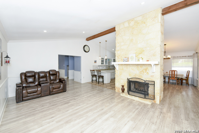 Image 15 of 39 For 8702 Collingwood