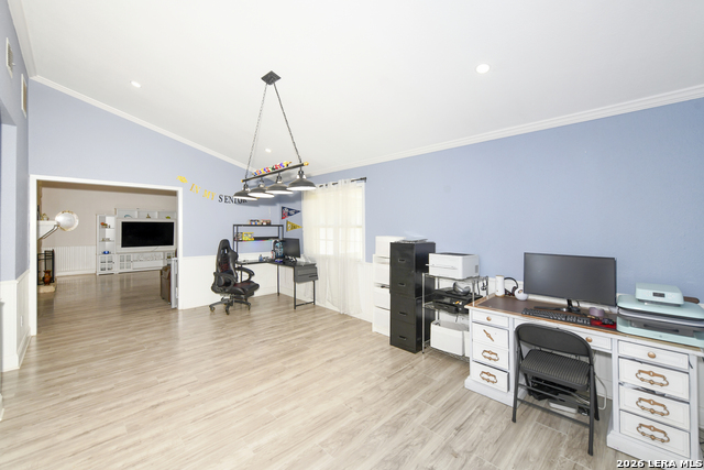 Image 17 of 39 For 8702 Collingwood