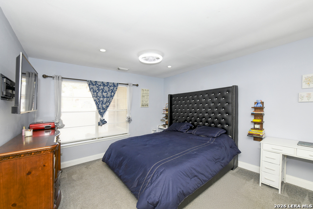 Image 19 of 39 For 8702 Collingwood