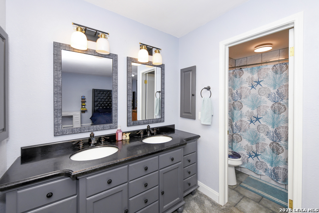 Image 22 of 39 For 8702 Collingwood