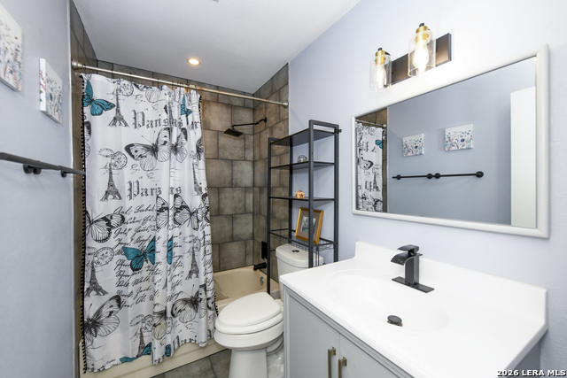 Image 25 of 39 For 8702 Collingwood