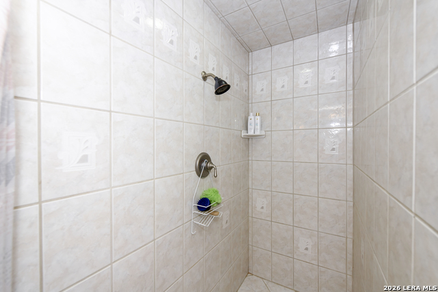 Image 30 of 39 For 8702 Collingwood