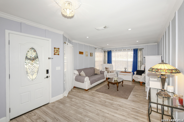 Image 6 of 39 For 8702 Collingwood