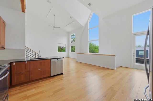 Image 11 of 31 For 128 Marcia Pl  202