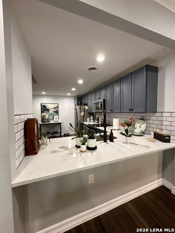 Image 3 of 14 For 7709 Broadway  227