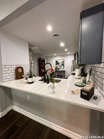 Image 4 of 14 For 7709 Broadway  227