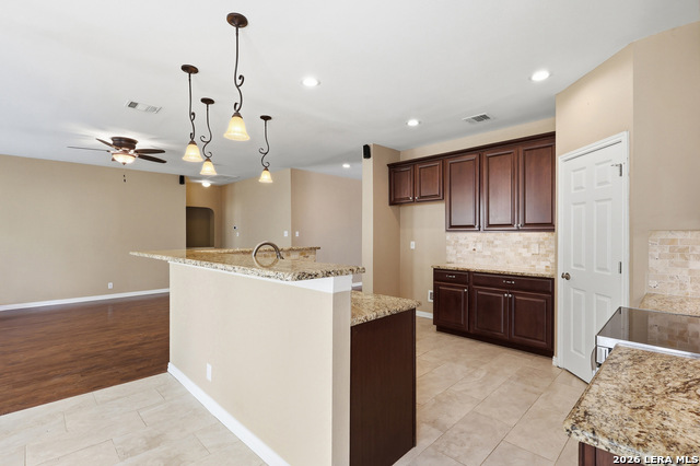 Listing photo id 9 for 4719 Emden Hollow